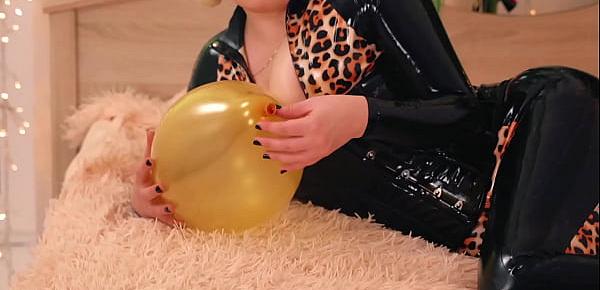  kinky funny play with girl and air baloons happy free porn vid